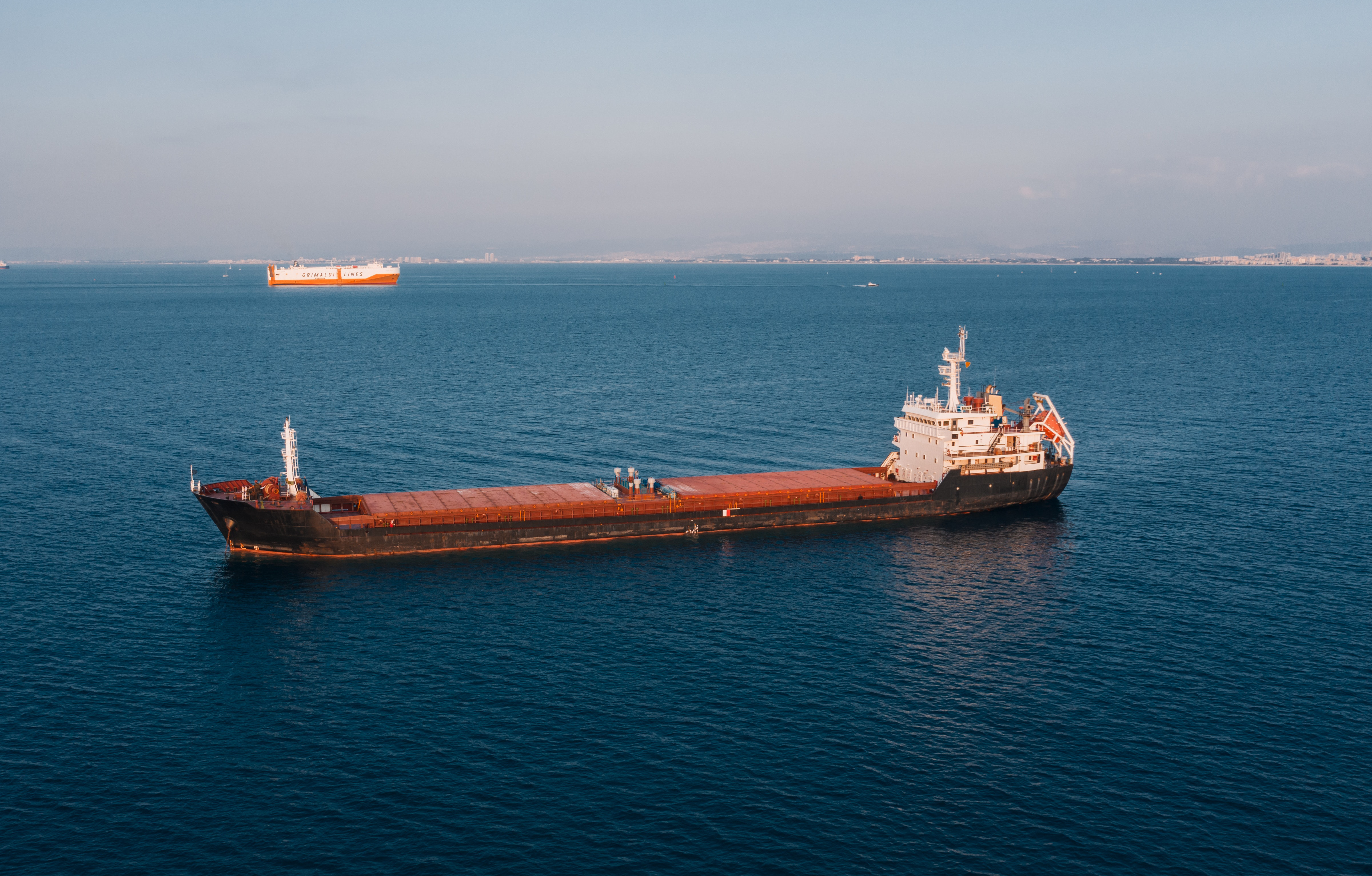   Reliable Connectivity for Cross-Border Cargo Vessel  
